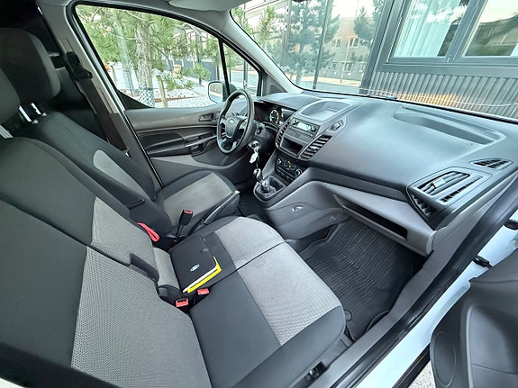 Ford Transit Connect 15 of 15