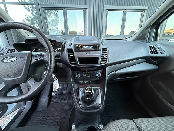 Ford Transit Connect 11 of 15