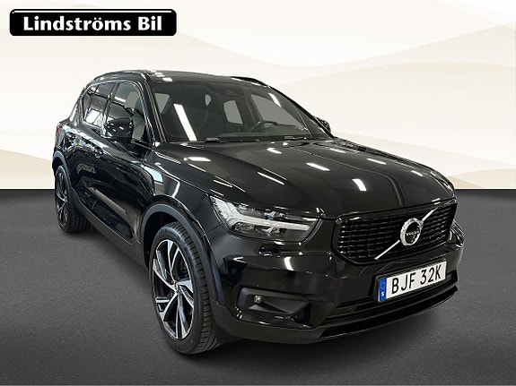 Volvo XC40 3 of 5
