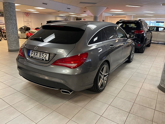 Mercedes-Benz CLA250 3 of 5