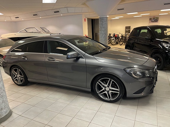 Mercedes-Benz CLA250 2 of 5