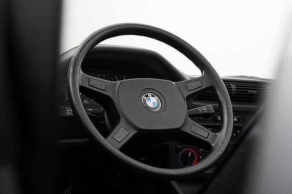 BMW 325i 12 of 30