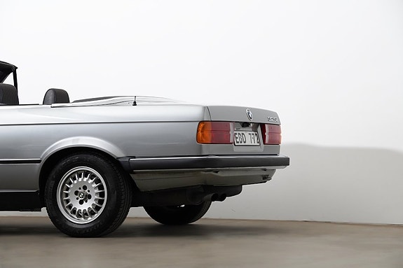BMW 325i 6 of 30