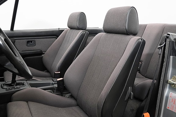 BMW 325i 11 of 30