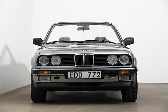 BMW 325i 3 of 5