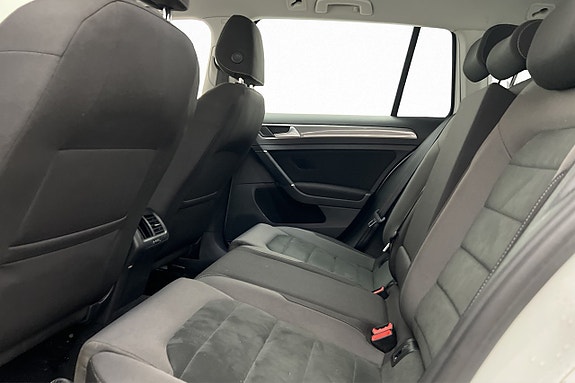 Volkswagen Golf Alltrack 21 of 23