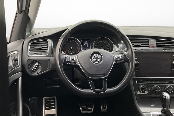 Volkswagen Golf Alltrack 10 of 23