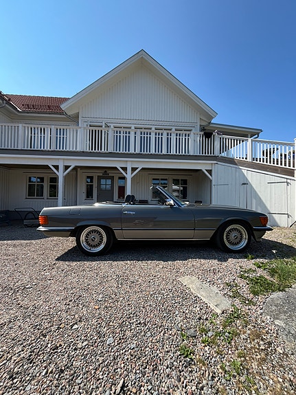Mercedes-Benz 280 SL 3 of 5