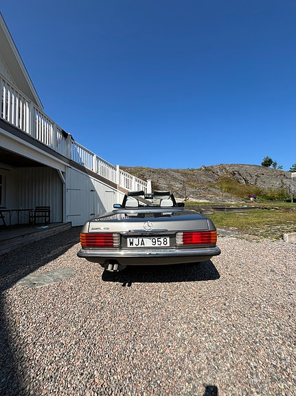 Mercedes-Benz 280 SL 2 of 5
