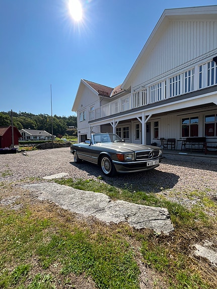 Mercedes-Benz 280 SL 4 of 5