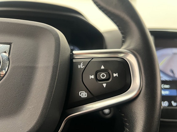 Volvo XC40 17 of 30