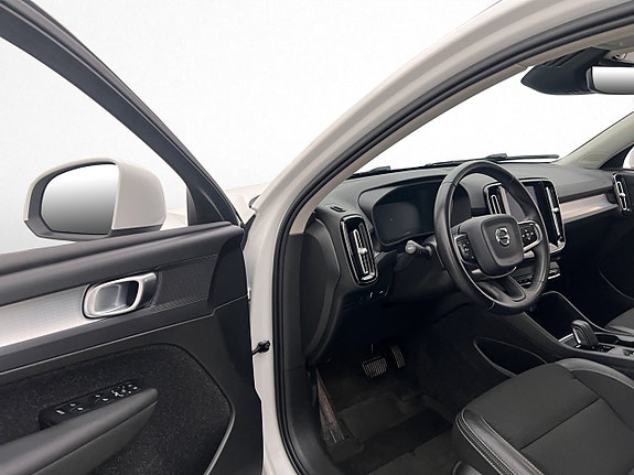 Volvo XC40 11 of 30
