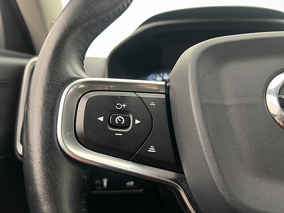 Volvo XC40 15 of 30
