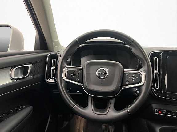 Volvo XC40 14 of 30