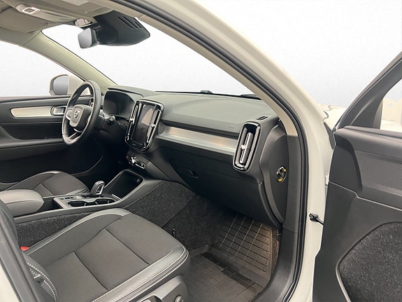 Volvo XC40 25 of 30