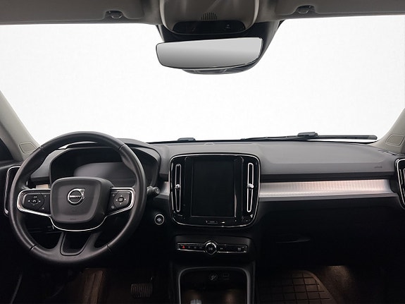 Volvo XC40 13 of 30