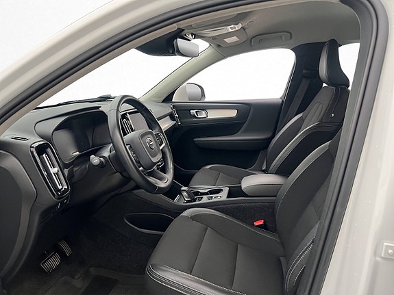 Volvo XC40 12 of 30