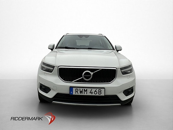 Volvo XC40 2 of 5