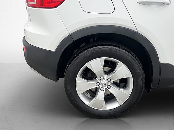 Volvo XC40 30 of 30