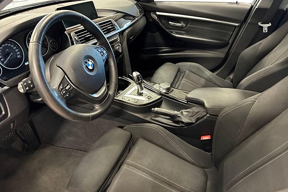 BMW 330e 13 of 27