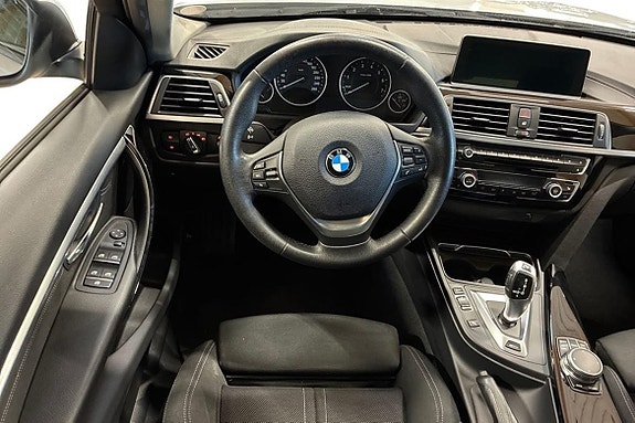 BMW 330e 12 of 27