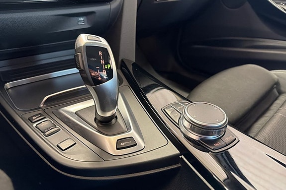 BMW 330e 7 of 14