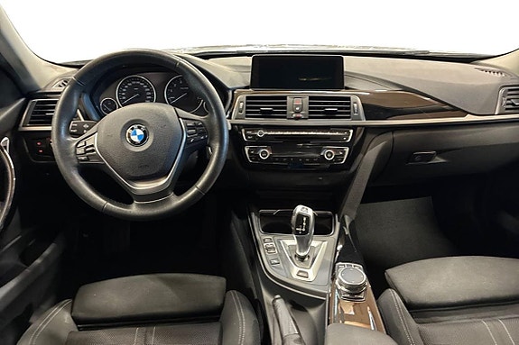BMW 330e 11 of 27