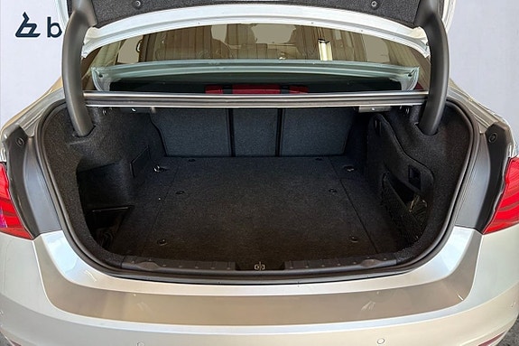 BMW 330e 14 of 14