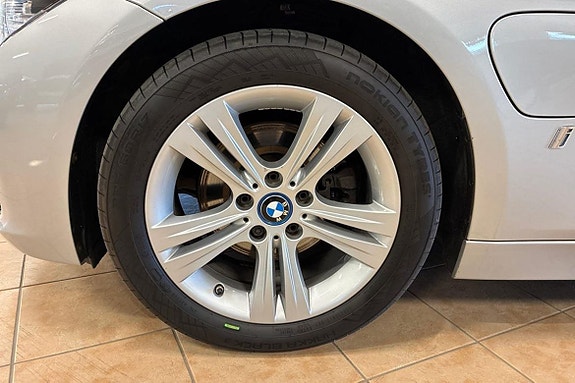 BMW 330e 16 of 27