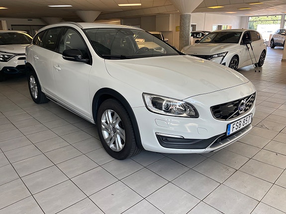 Volvo V60 Cross Country 4 of 5