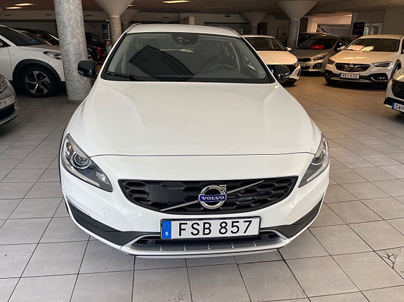 Volvo V60 Cross Country 3 of 5