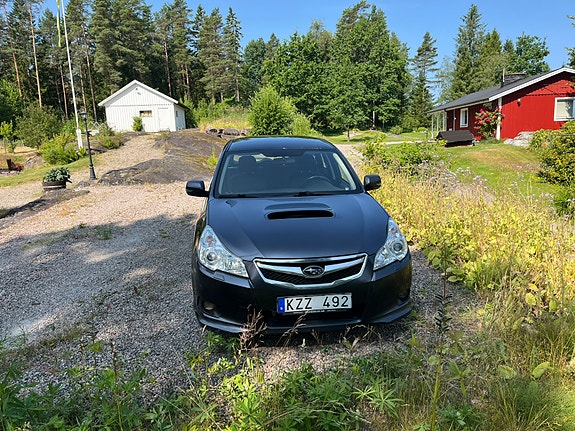 Subaru Legacy 2 of 4