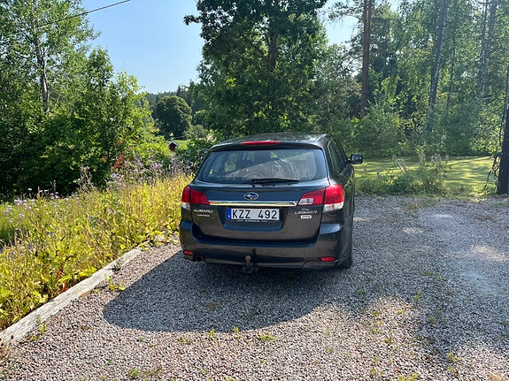 Subaru Legacy 3 of 4