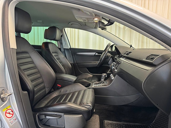 Volkswagen Passat 10 of 26