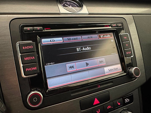 Volkswagen Passat 16 of 26