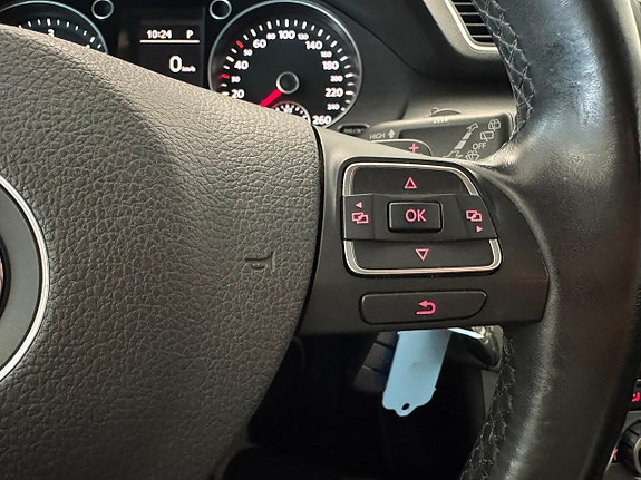 Volkswagen Passat 19 of 26