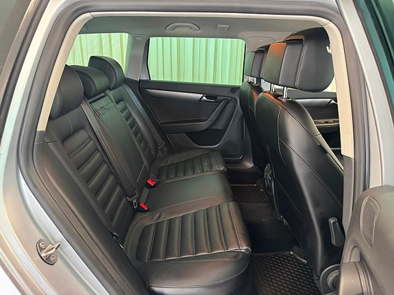 Volkswagen Passat 23 of 26