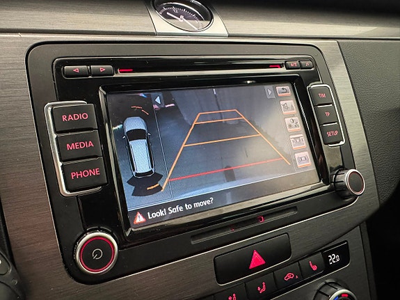 Volkswagen Passat 15 of 26