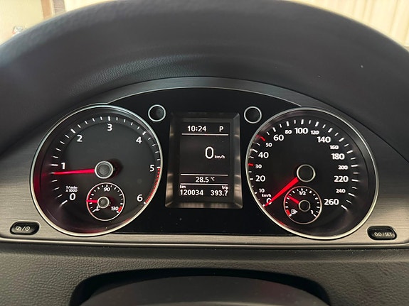 Volkswagen Passat 12 of 26