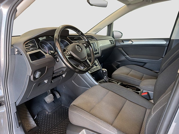 Volkswagen Touran 12 of 29
