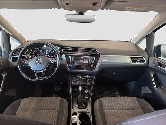 Volkswagen Touran 10 of 29