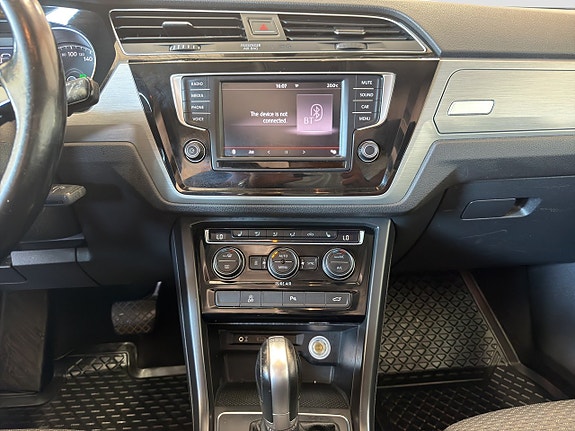 Volkswagen Touran 13 of 29