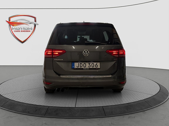 Volkswagen Touran 6 of 29