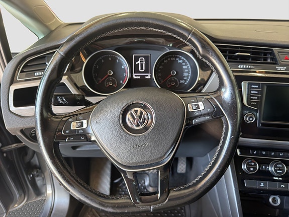 Volkswagen Touran 11 of 29
