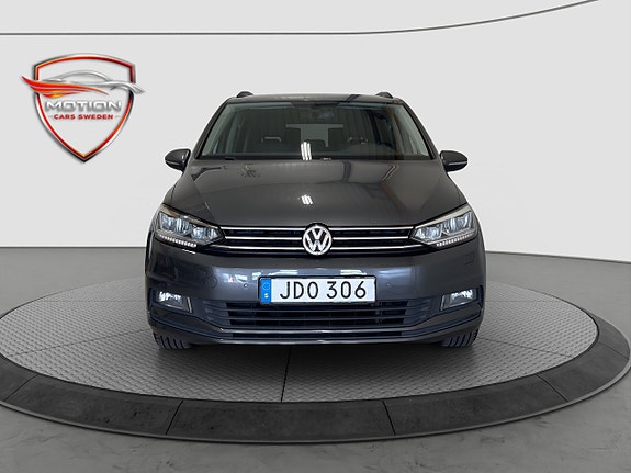 Volkswagen Touran 2 of 29