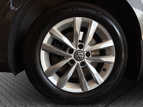 Volkswagen Touran 29 of 29