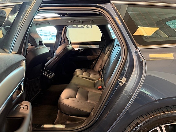 Volvo V90 25 of 30