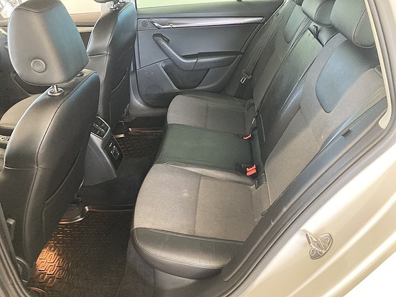 Skoda Octavia 8 of 21