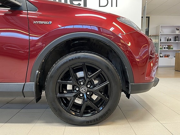 Toyota RAV4 4 of 5