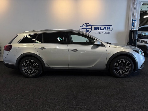 Opel Insignia Country Tourer 2 of 5